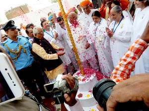 Flag Hosting by Governor 1