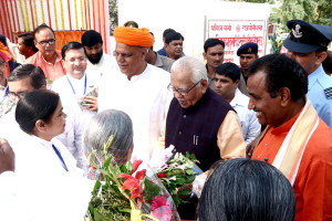 Governor Welcome by Vijaylaxmi Bahen