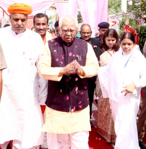 Vijaylaxmi Bahen With governor 2